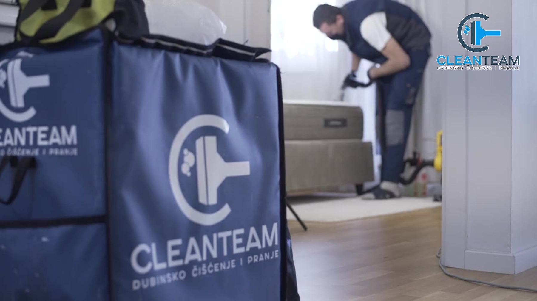 Oprema Clean Teama ispred objekta